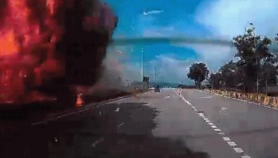 ​飞机坠毁，10人遇难