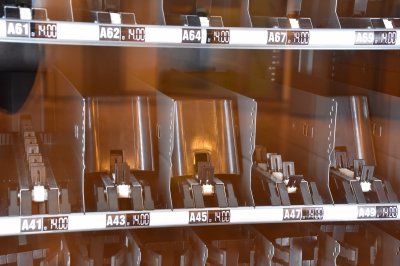 ​无人售货机全国免费投放合作 无人自助店的真实收入