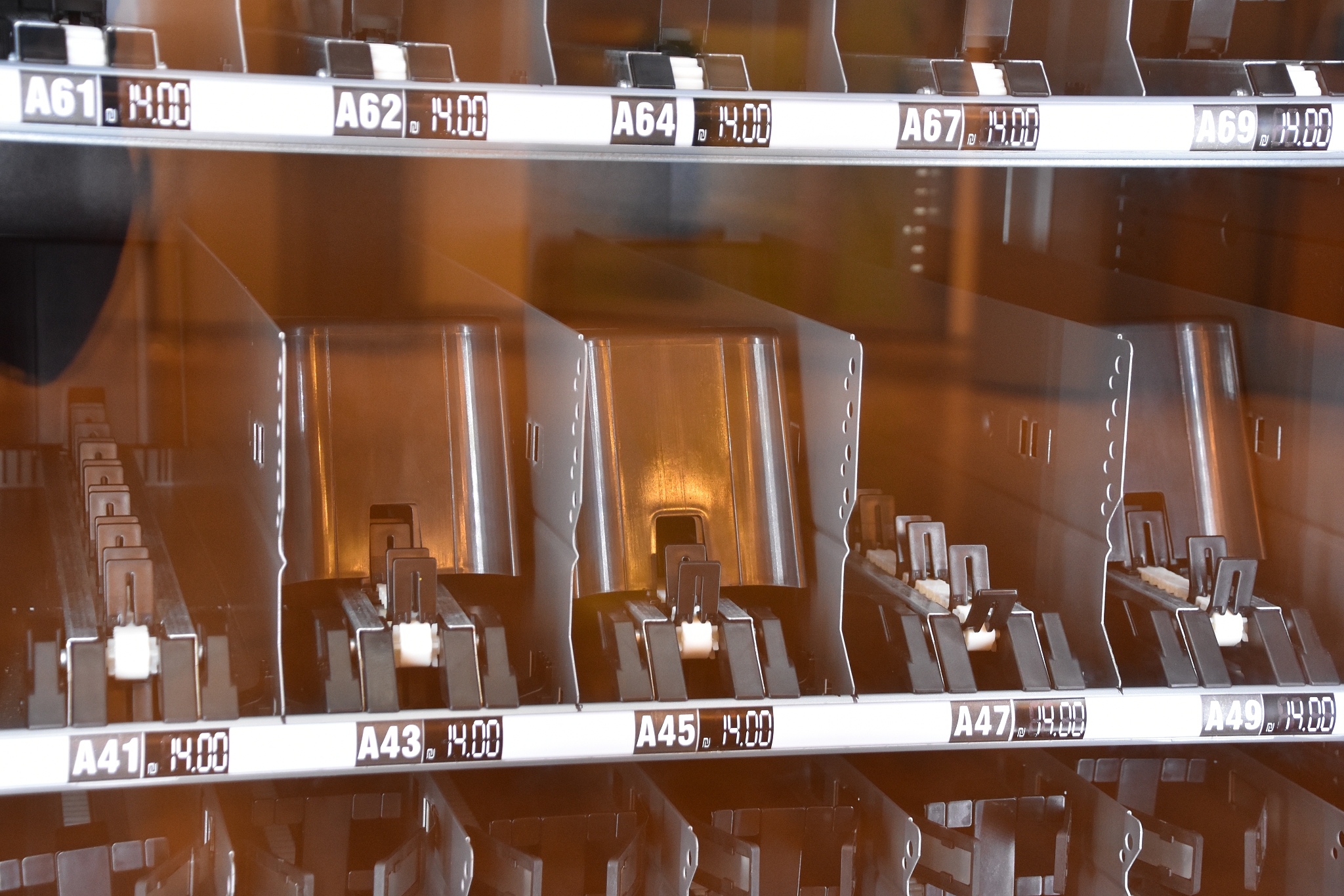 无人售货机全国免费投放合作 无人自助店的真实收入