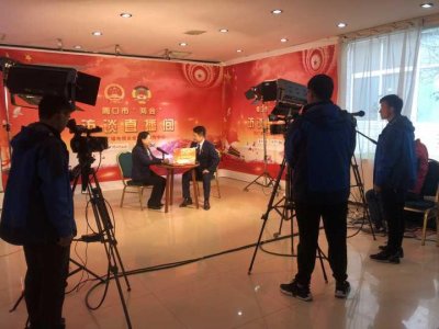 ​李海燕做客周口“两会”访谈直播间