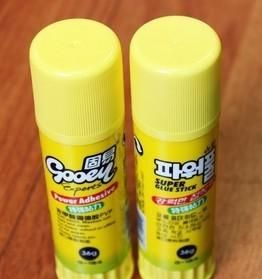 衣服上沾了固体胶怎么办