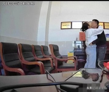 ​椅子爆大瓜，名师工作室疑似两名教师7分钟的不雅视频曝光