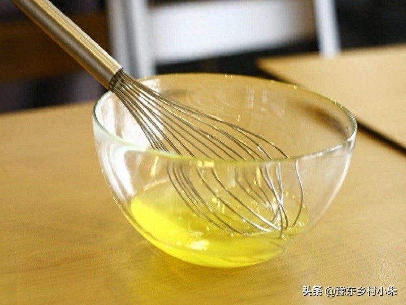 土豆粉这样做，一碗不够吃，做法简单，大人小孩都爱吃