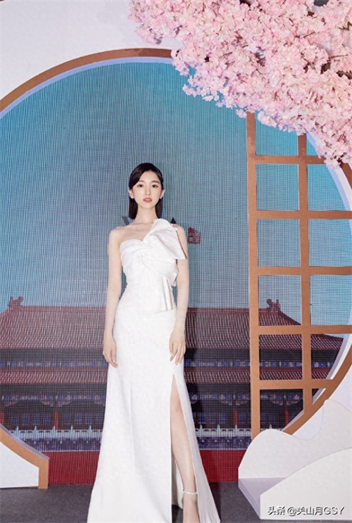 毛晓彤，《甄嬛传》中“瑛贵人”的扮演者，清纯秀丽、甜美可爱