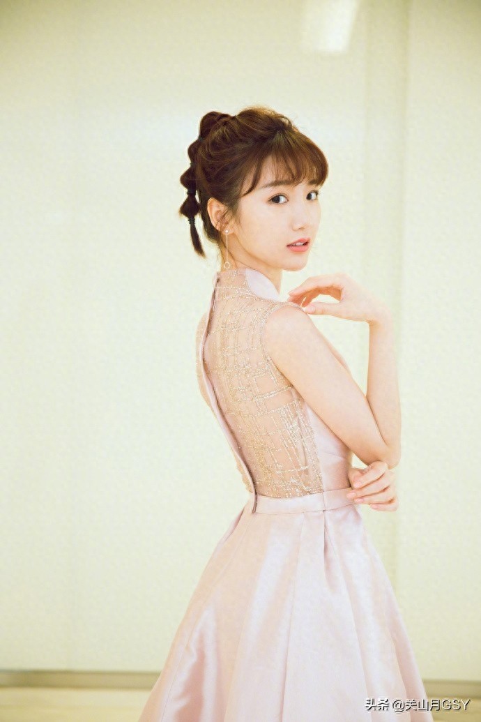 毛晓彤，《甄嬛传》中“瑛贵人”的扮演者，清纯秀丽、甜美可爱