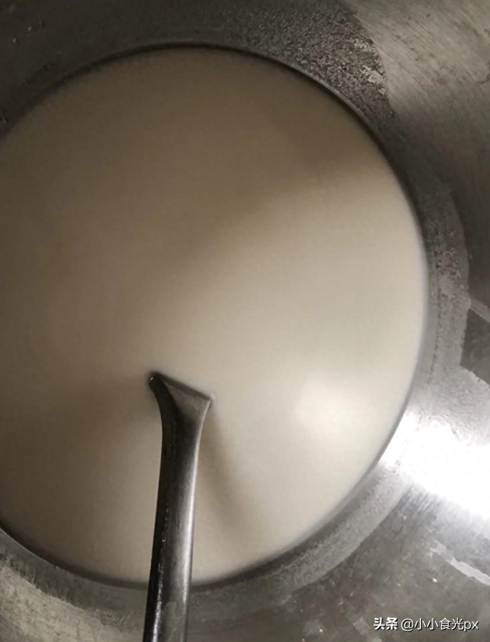 夏天来了，教你在家就能做爽滑筋道的凉皮，又香又过瘾，做法简单