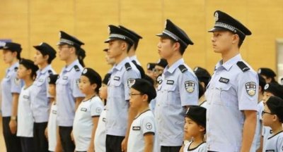 ​警校报考热度持续攀升，警察不是谁都能当的，这三点受不了