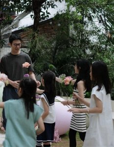 ​朱亚文为女庆生！沈佳妮素颜出镜甜炸！婚变传闻不攻自破