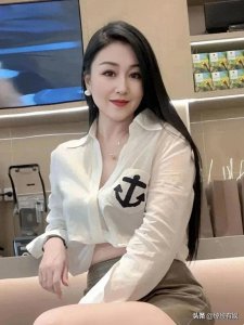 ​风韵犹存熟妇，熟透的气质，真是迷人！