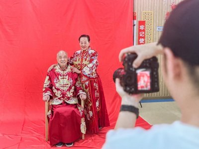 ​浪漫重阳节，10对老人圆梦婚纱照
