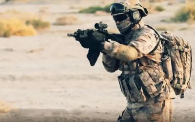 ​注意，这不是美军，这是解放军。中国单兵装备