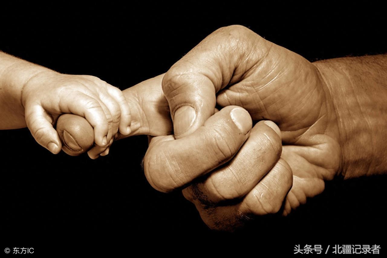 14个父亲背影感人瞬间，哪张打湿了您的眼，哪张又勾起了您的回忆