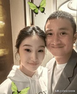 ​马伊琍大女儿与爸爸挽手臂合影文章一脸得意比耶