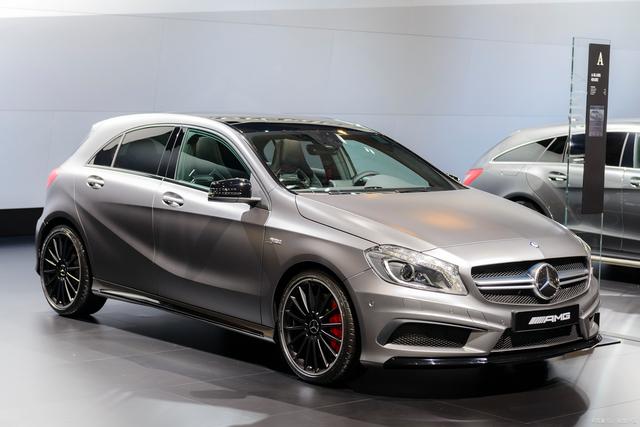 奔驰外观设计魅力(豪华气派,尽显尊贵)-