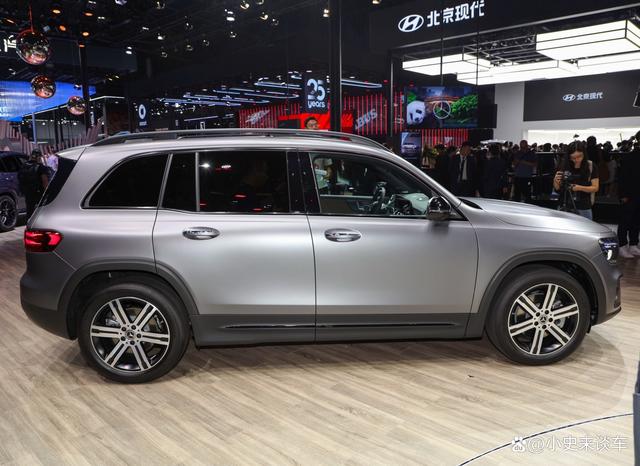 奔驰全新大七座SUV上市!不足30万外观霸气,配全时四驱,真亲民-