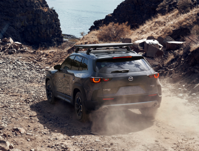 马自达“轻越野SUV”亮相，造型刚毅硬朗，或推出油电混动版本-