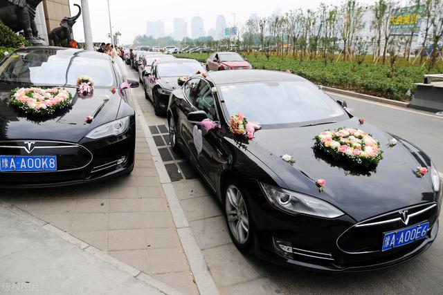 结婚婚车车队谁来坐(主婚车在车队排第几)(1)
