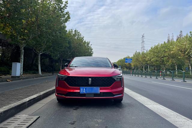 奔腾b70这车怎么样(评奔腾B702.0T动力充沛)(2)