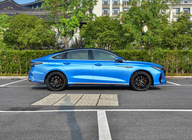 奇瑞版“小A7”,内饰质感似奔驰,发动机性能强于雅阁-