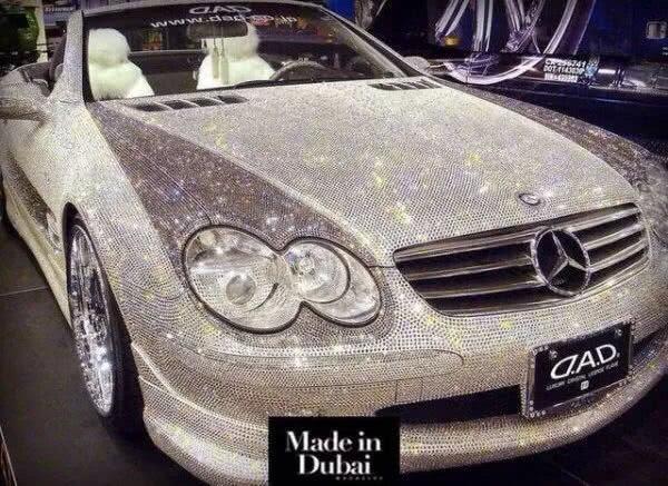 印度富商超马云成亚洲首富，60亿打造豪宅买飞机钻石跑车就为宠妻-