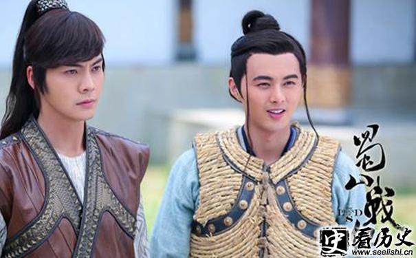 张馅饼(右)丁隐剧照